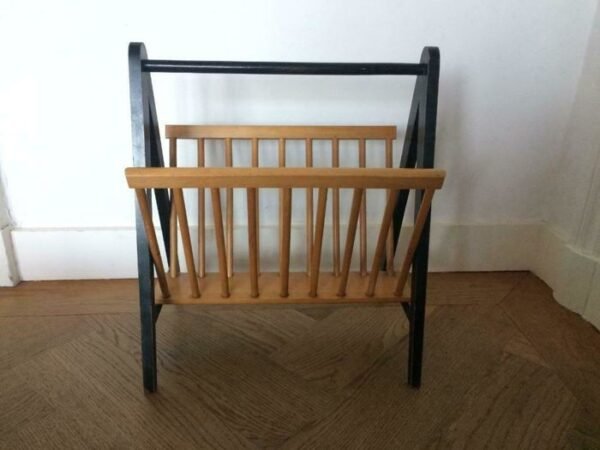 Magazine stand